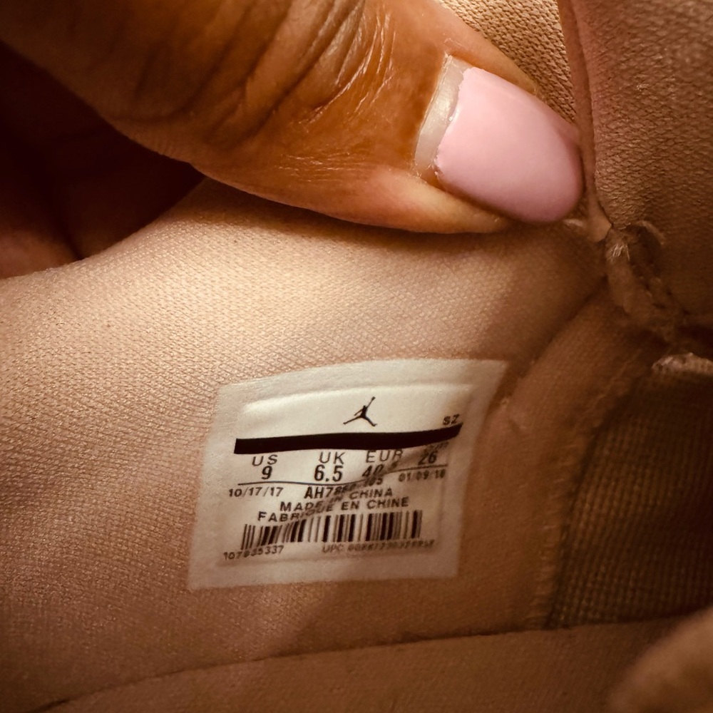 NIKE WMNS AIR JORDAN 11 RETRO - Picture 10 of 12